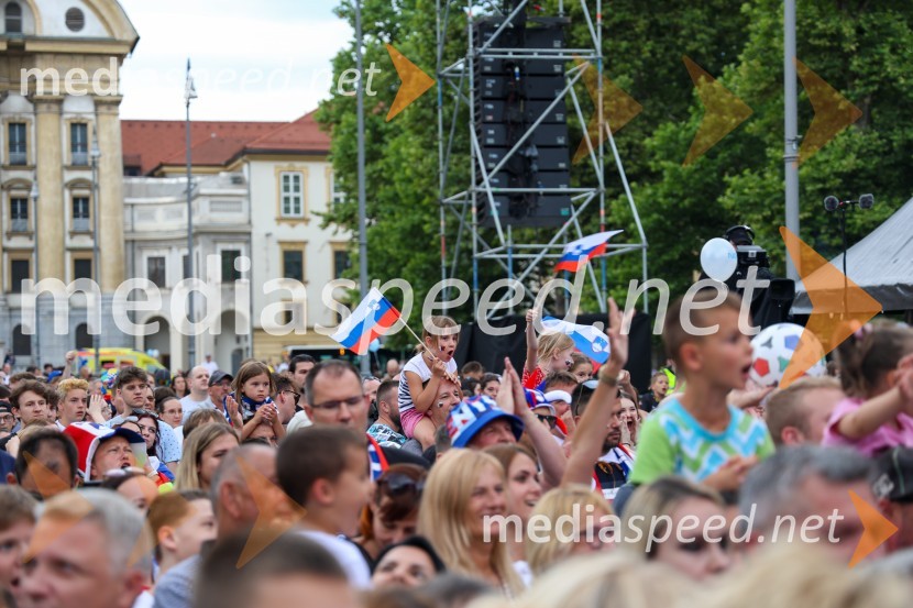 Sprejem naših nogometašev na Kongresnem trgu