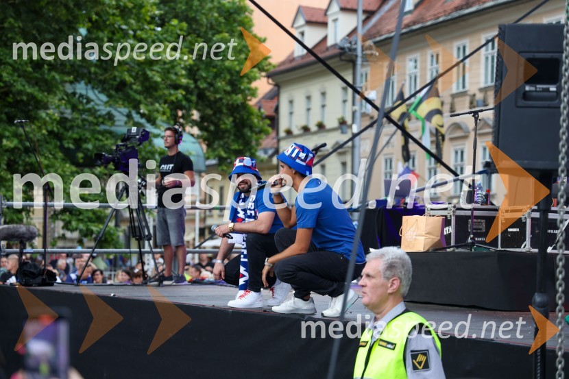Sprejem naših nogometašev na Kongresnem trgu