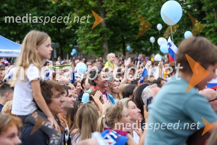 Sprejem naših nogometašev na Kongresnem trgu