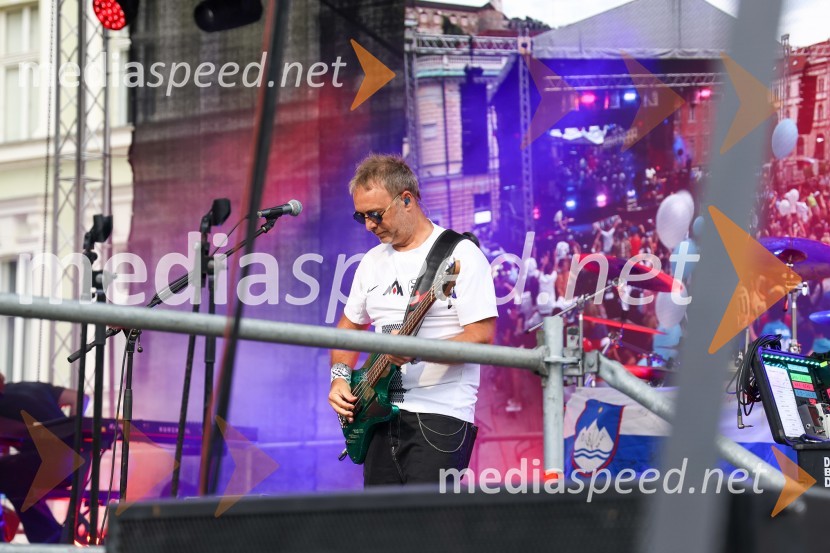  Jani Hace, glasbenik, SiddhartaSprejem naših nogometašev na Kongresnem trgu