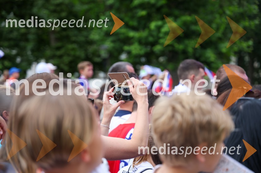 Sprejem naših nogometašev na Kongresnem trgu