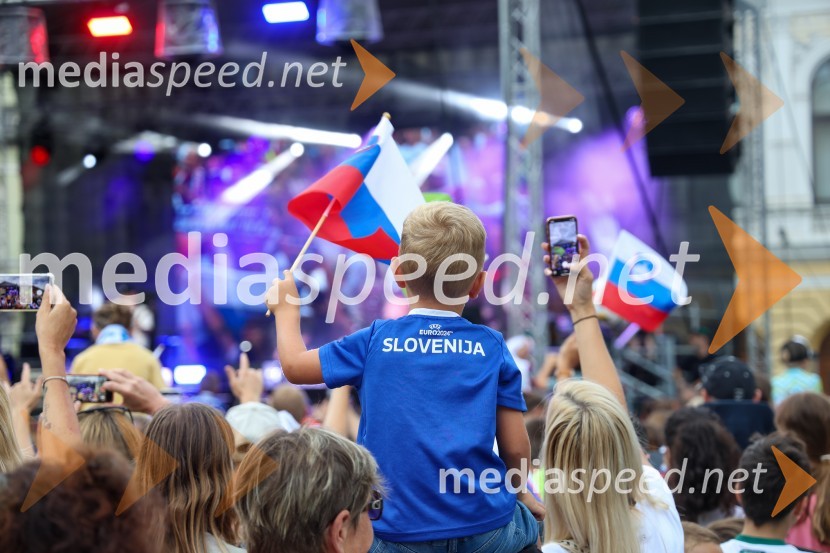 Sprejem naših nogometašev na Kongresnem trgu