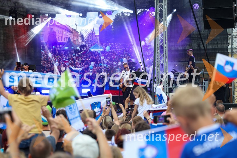  Jani Hace, glasbenik, SiddhartaSprejem naših nogometašev na Kongresnem trgu