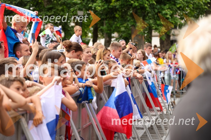 Sprejem naših nogometašev na Kongresnem trgu