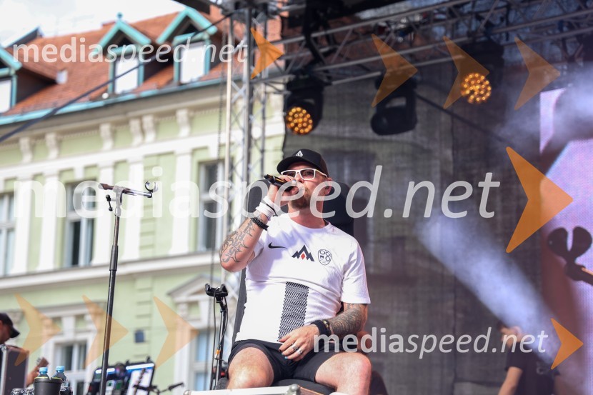  Tomi Meglič, glasbenik, pevec skupine SiddhartaSprejem naših nogometašev na Kongresnem trgu