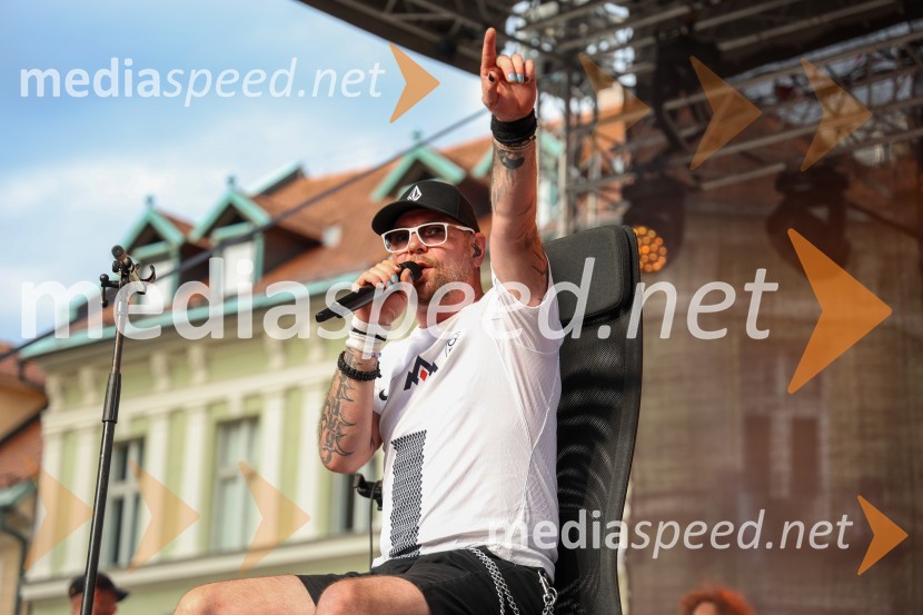  Tomi Meglič, glasbenik, pevec skupine SiddhartaSprejem naših nogometašev na Kongresnem trgu