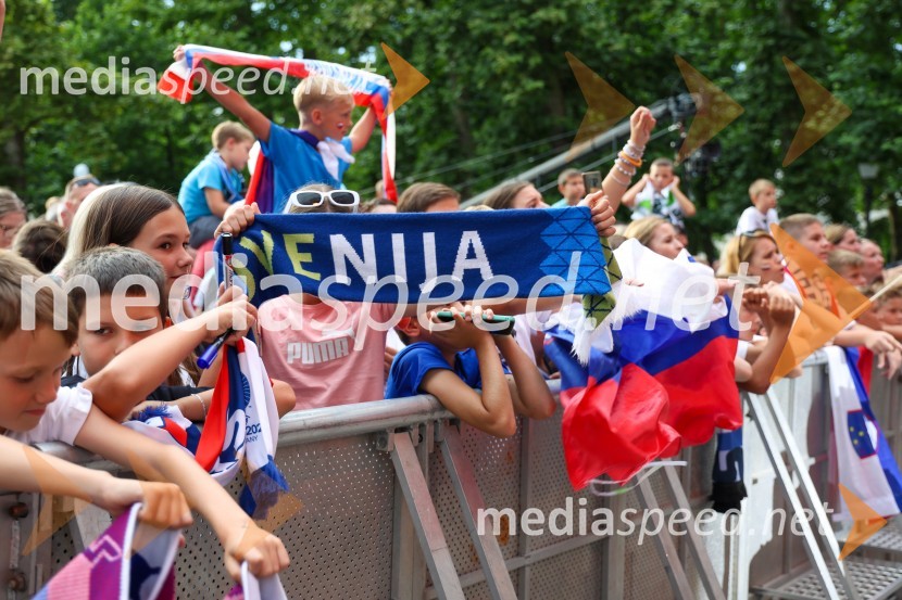 Sprejem naših nogometašev na Kongresnem trgu