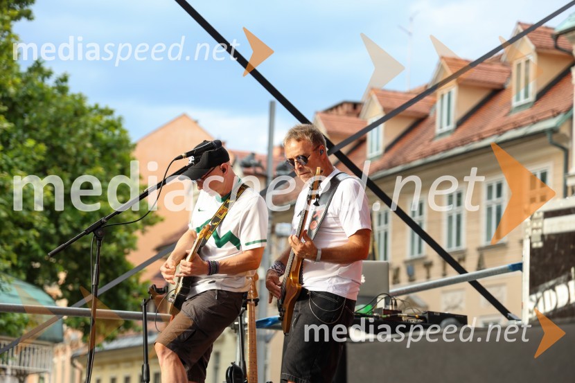  Primož  Benko, glasbenik, član skupine Siddharta;  Jani Hace, glasbenik, SiddhartaSprejem naših nogometašev na Kongresnem trgu