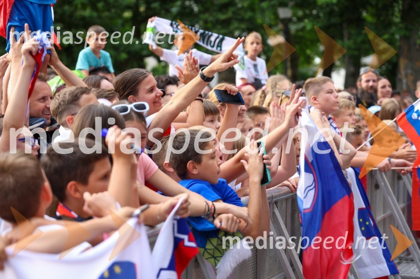 Sprejem naših nogometašev na Kongresnem trgu