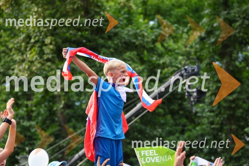 Sprejem naših nogometašev na Kongresnem trgu