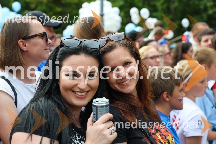 Sprejem naših nogometašev na Kongresnem trgu