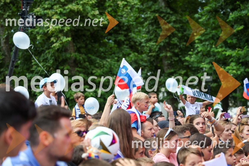 Sprejem naših nogometašev na Kongresnem trgu