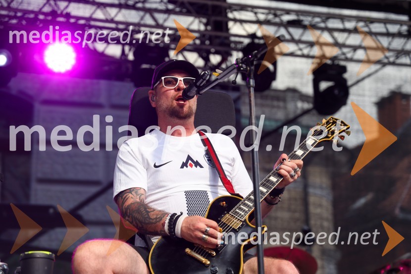  Tomi Meglič, glasbenik, pevec skupine SiddhartaSprejem naših nogometašev na Kongresnem trgu