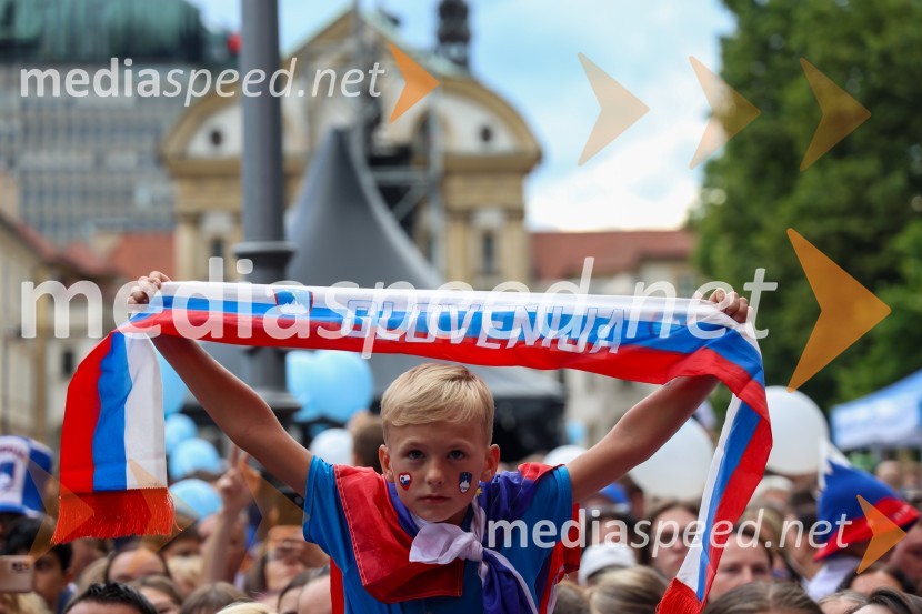 Sprejem naših nogometašev na Kongresnem trgu