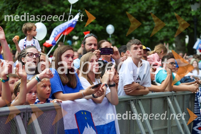 Sprejem naših nogometašev na Kongresnem trgu