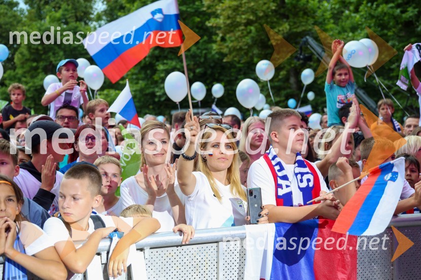 Sprejem naših nogometašev na Kongresnem trgu