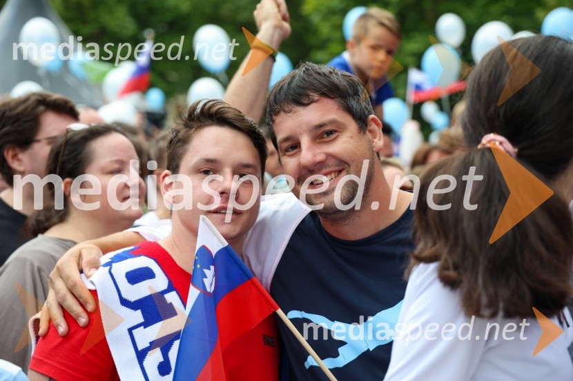 Sprejem naših nogometašev na Kongresnem trgu