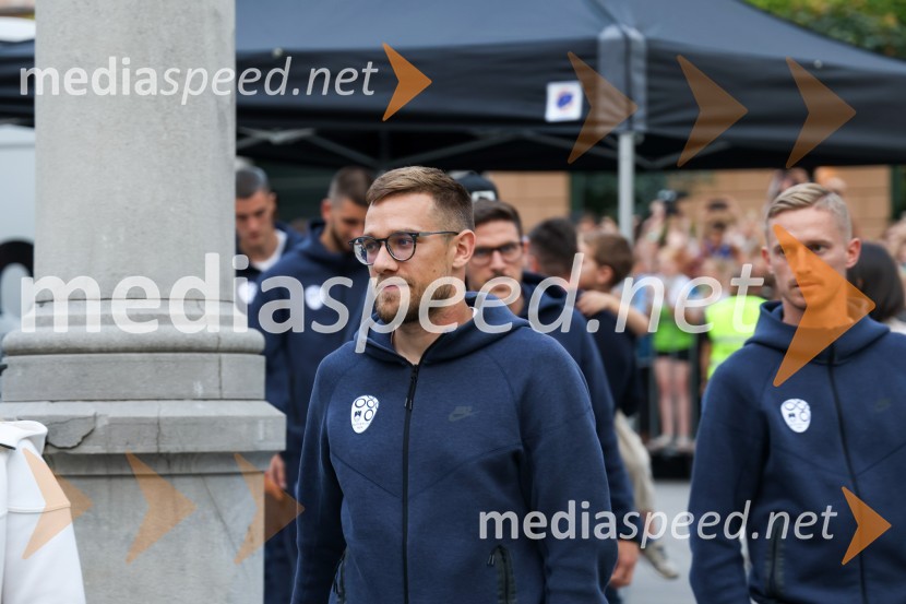  Timi Max Elšnik, nogometaš;  Žan  Karničnik, nogometašSprejem naših nogometašev na Kongresnem trgu