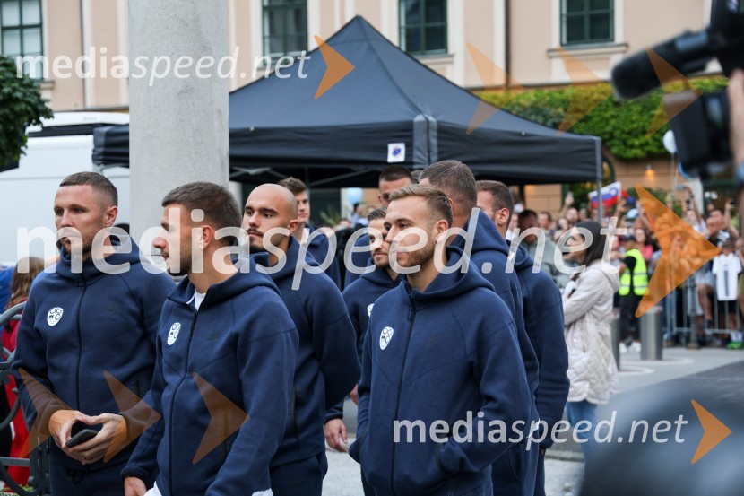  Jasmin Kurtić, nogometaš;  Jan Mlakar, nogometaš;  Vanja Drkušić, nogometaš;  Sandi Lovrić, nogometašSprejem naših nogometašev na Kongresnem trgu