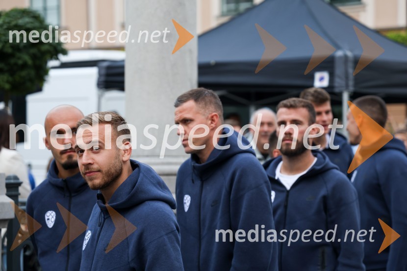  Vanja Drkušić, nogometaš;  Sandi Lovrić, nogometaš;  Josip  Iličić, nogometaš;  Miha Blažič, nogometašSprejem naših nogometašev na Kongresnem trgu