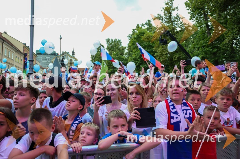 Sprejem naših nogometašev na Kongresnem trgu