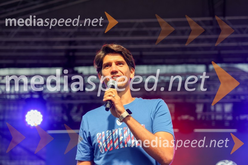 Sprejem naših nogometašev na Kongresnem trgu