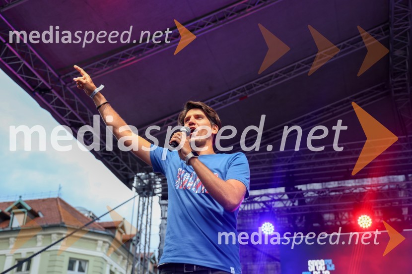 Sprejem naših nogometašev na Kongresnem trgu