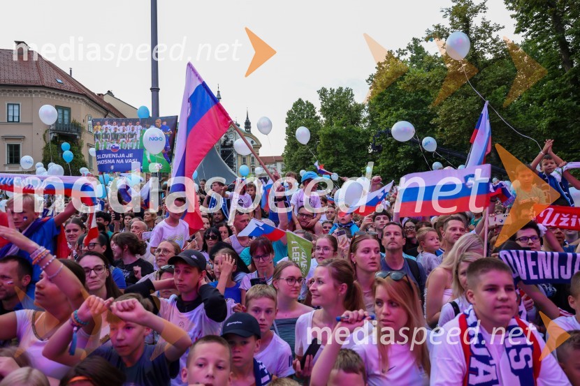Sprejem naših nogometašev na Kongresnem trgu
