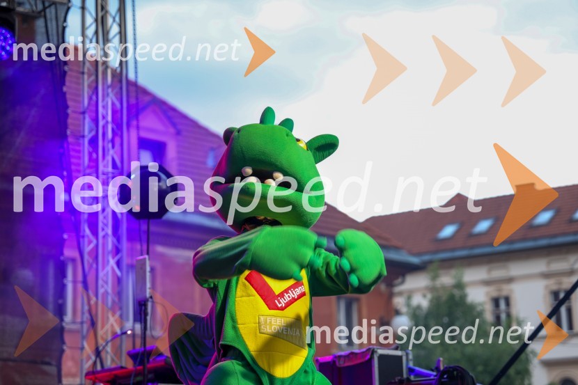 Sprejem naših nogometašev na Kongresnem trgu