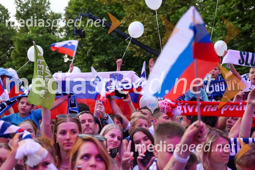 Sprejem naših nogometašev na Kongresnem trgu