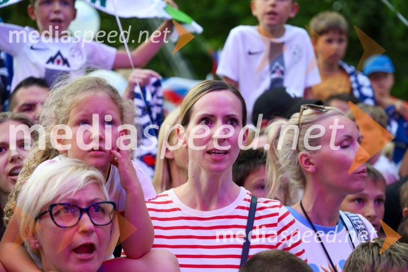 Sprejem naših nogometašev na Kongresnem trgu