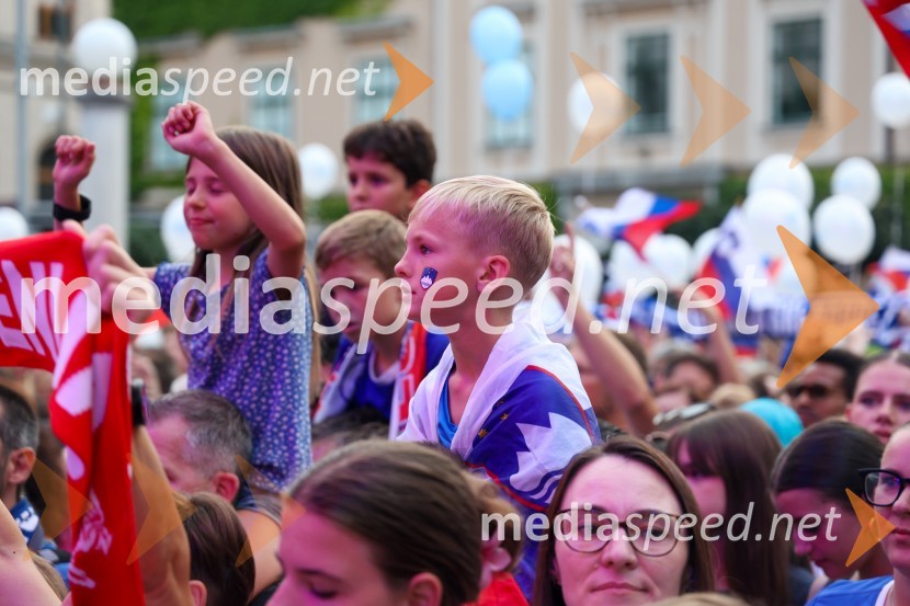 Sprejem naših nogometašev na Kongresnem trgu