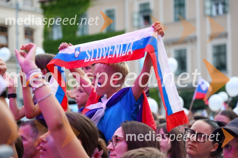 Sprejem naših nogometašev na Kongresnem trgu