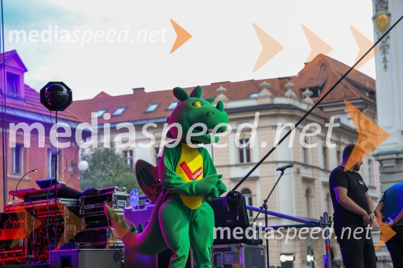 Sprejem naših nogometašev na Kongresnem trgu