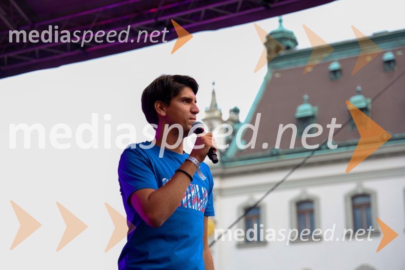 Sprejem naših nogometašev na Kongresnem trgu