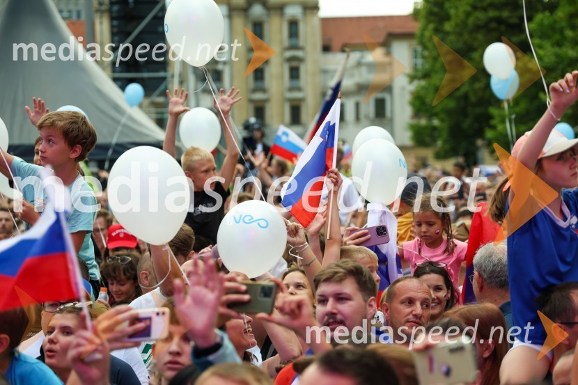 Sprejem naših nogometašev na Kongresnem trgu