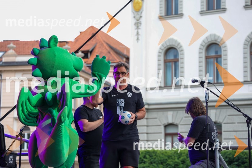 Sprejem naših nogometašev na Kongresnem trgu