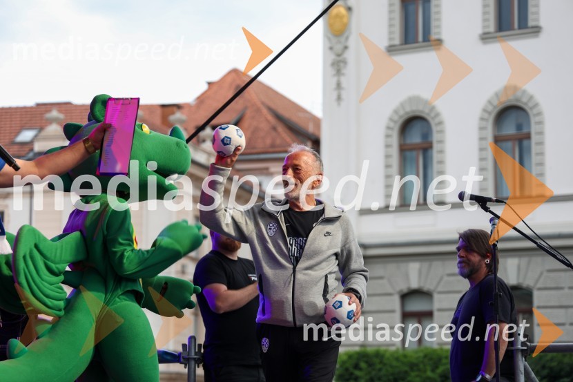 Sprejem naših nogometašev na Kongresnem trgu
