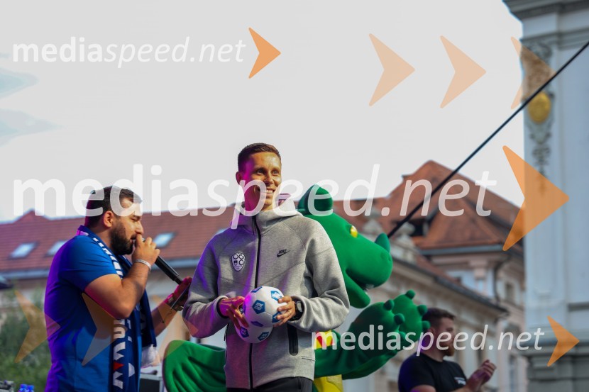 Sprejem naših nogometašev na Kongresnem trgu
