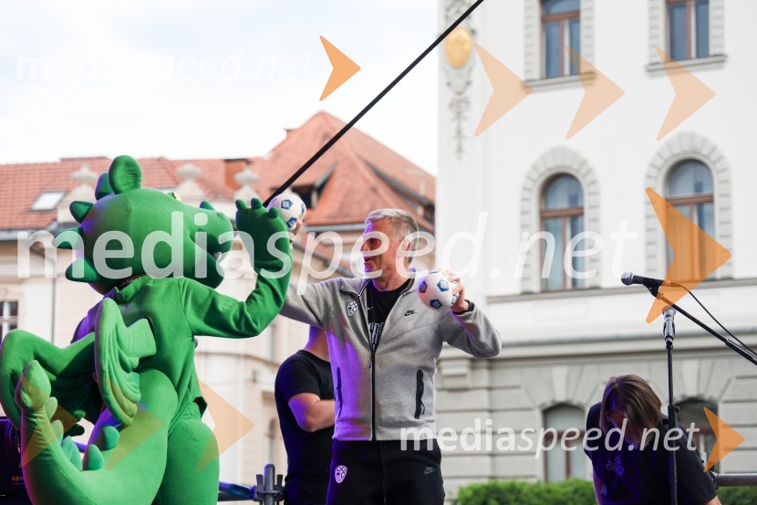 Sprejem naših nogometašev na Kongresnem trgu