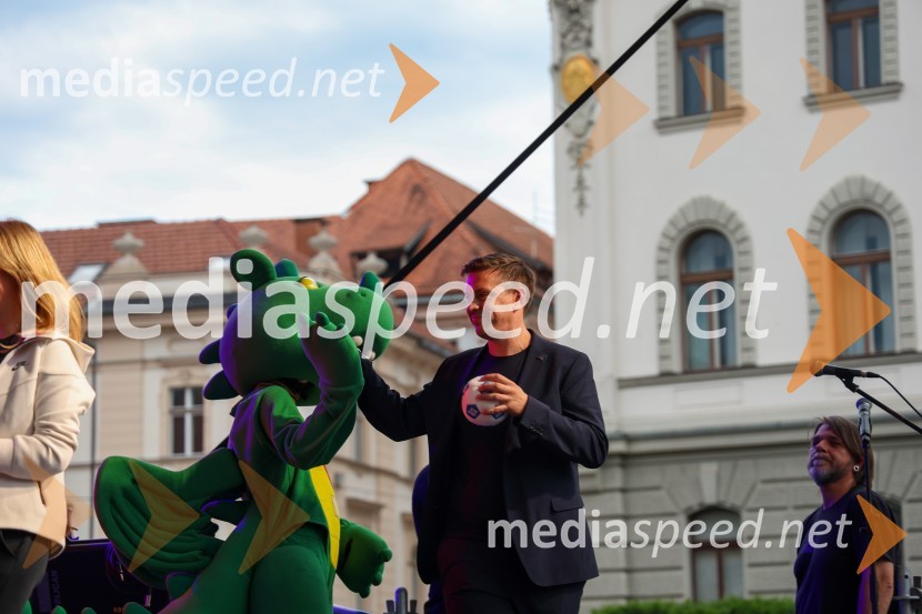 Sprejem naših nogometašev na Kongresnem trgu