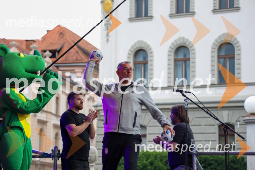 Sprejem naših nogometašev na Kongresnem trgu