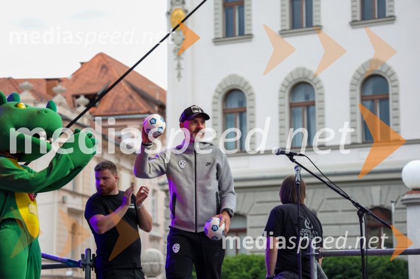  Luka Brkljača, kondicijski trener slovenske nogometne reprezentanceSprejem naših nogometašev na Kongresnem trgu
