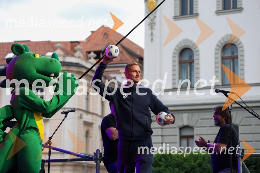  Žan  Karničnik, nogometašSprejem naših nogometašev na Kongresnem trgu