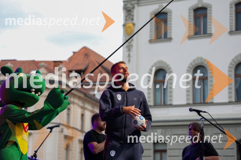 Sprejem naših nogometašev na Kongresnem trgu