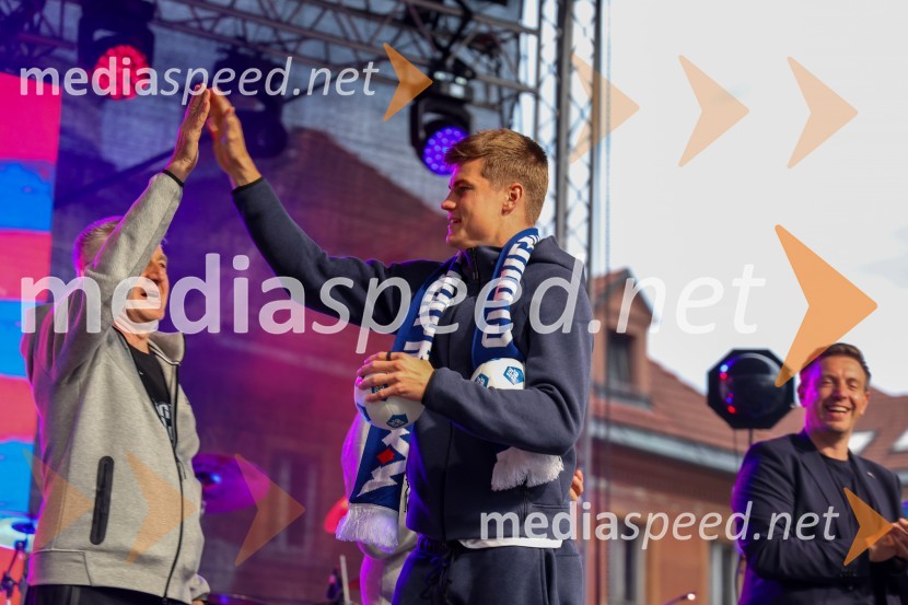  ... ;  Jaka Bijol, nogometašSprejem naših nogometašev na Kongresnem trgu