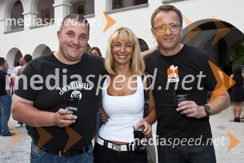 Ekipa Radia Hit (z Robertom Pečnikom - Pečom, moderatorjem Radia Hit)Jack Daniel's barbecue party