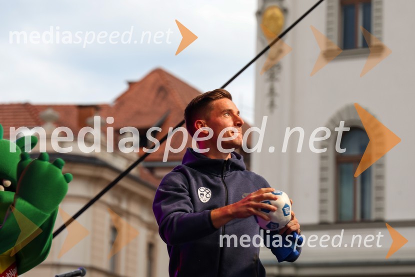  Benjamin Verbič, nogometašSprejem naših nogometašev na Kongresnem trgu