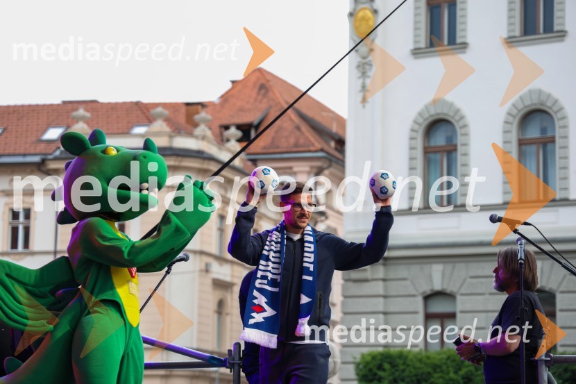  Erik Janža, nogometašSprejem naših nogometašev na Kongresnem trgu