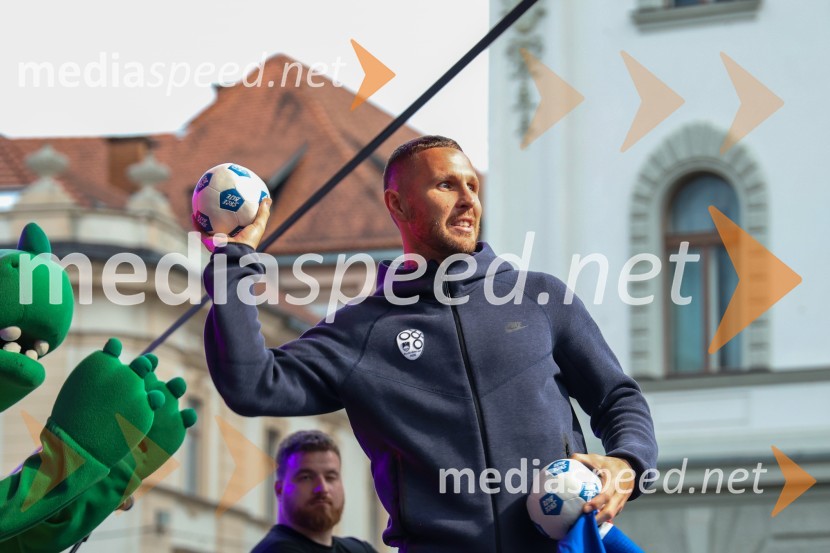  Jasmin Kurtić, nogometašSprejem naših nogometašev na Kongresnem trgu